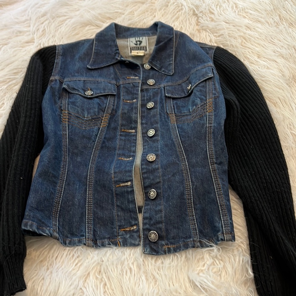 Fitted Jean jacket w/ black knit sweater like sleeves